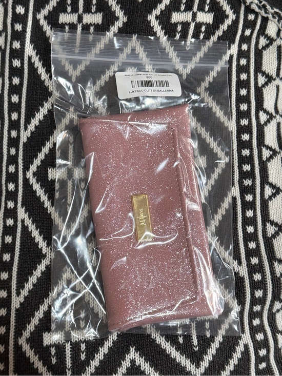 Makeup Junkie Accessories - NWT: Makeup Junkie (MJ) Luxe Glitter Ballerina Sunglass Case (soft) DEAL!